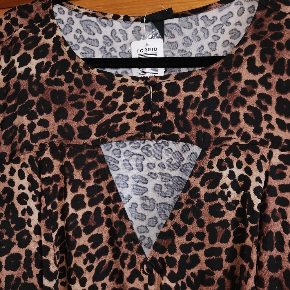 TORRID Leopard Challis Keyhole Midi Skater Dress NWT Size 2 / 2X Cutout Pin-Up - Picture 11 of 14